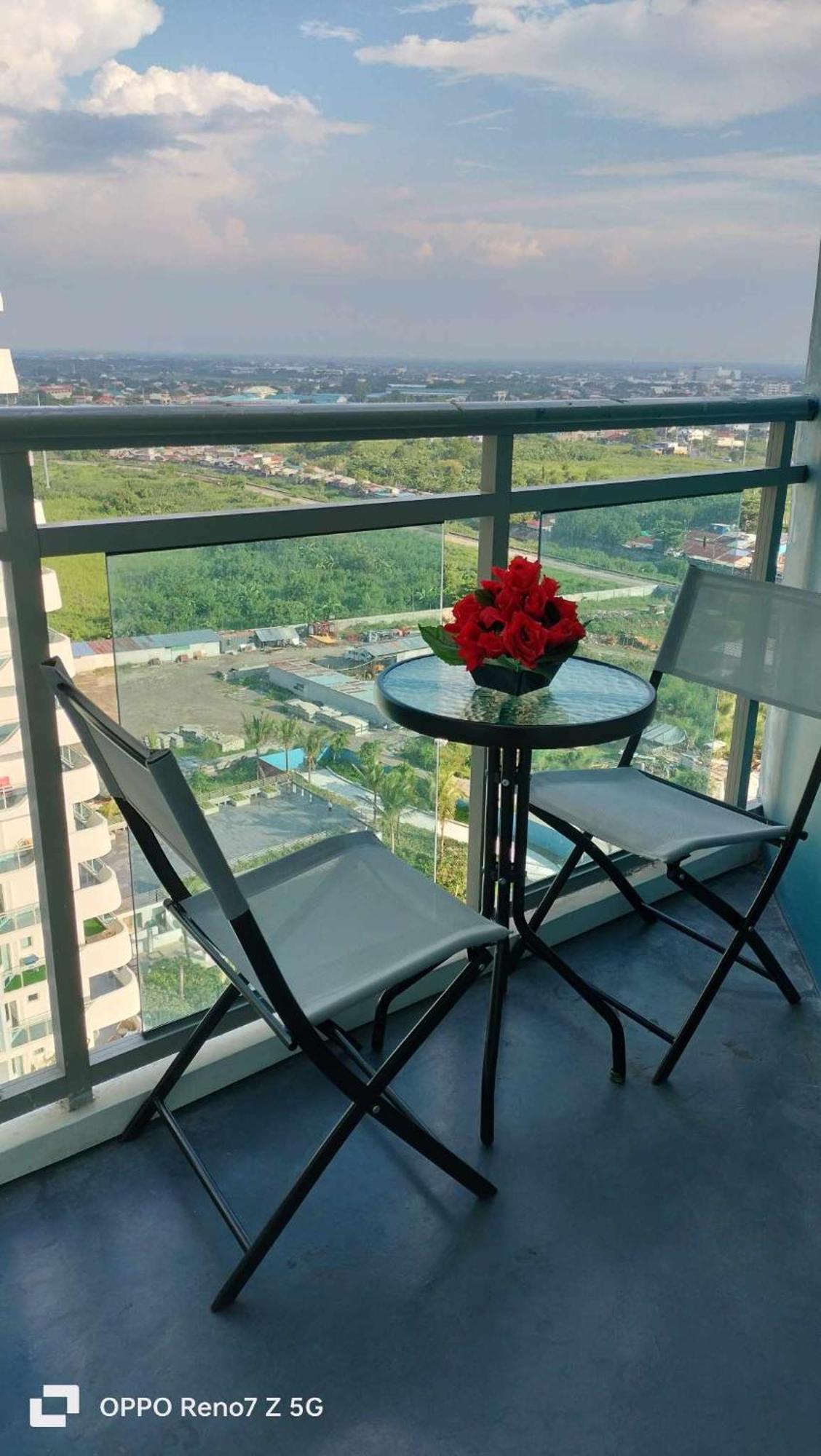 Azure North Studio Units Located In 17Th Floor And Above San Fernando  Kültér fotó